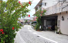 壺屋やちむん通り1